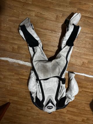 Traje de moto cuero blanco y negro