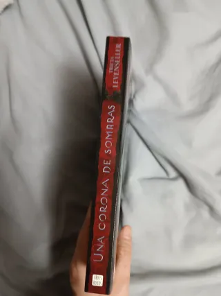 Una corona de sombras