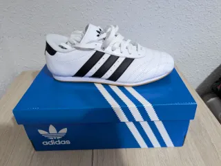 Deportivas Adidas Blancas y Negras