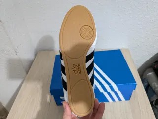 Deportivas Adidas Blancas y Negras