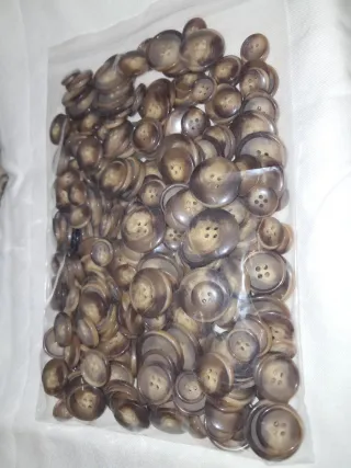 Bottoni marroni assortiti