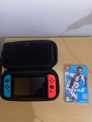 Nintendo Switch V1 con funda y FIFA 19