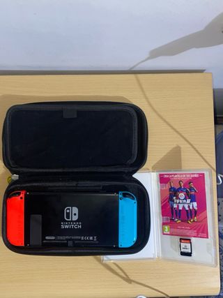 Nintendo Switch V1 con funda y FIFA 19