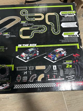 Scalextric 4,9m: 2 coches y 2 mandos