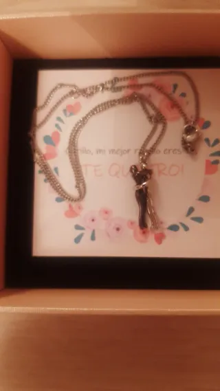 Colgante de abrazos plateado