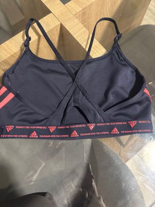 Top deportivo Adidas azul marino y rosa
