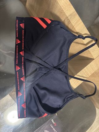 Top deportivo Adidas azul marino y rosa