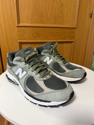 New Balance 2002R Verde/Gris Talla 44