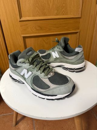 New Balance 2002R Verde/Gris Talla 44