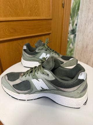 New Balance 2002R Verde/Gris Talla 44