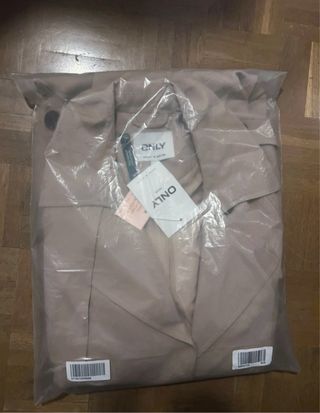 Gabardina oversize beige sin estrenar