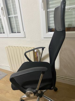 Silla de oficina negra