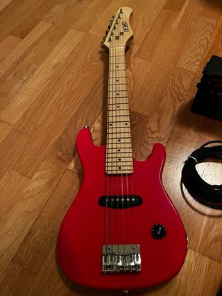 Guitarra 1/4 Roja + Ampli + Funda