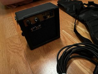 Guitarra 1/4 Roja + Ampli + Funda