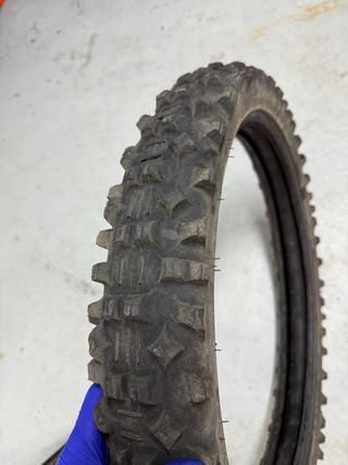 Neumáticos delanteros MX y Enduro
