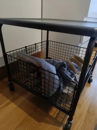 Mesa Auxiliar IKEA con Ruedas Gris