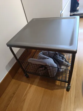Mesa Auxiliar IKEA con Ruedas Gris