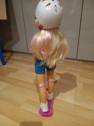 Nancy patinadora con patineta