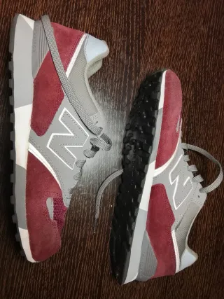 New Balance Talla 41.5 Gris/Rojo