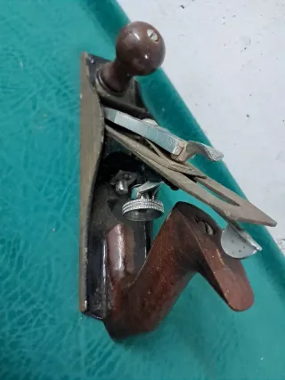 Cepillo de carpintero antiguo