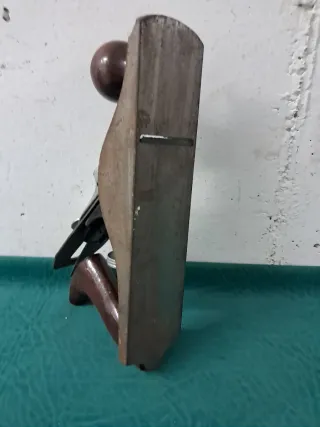 Cepillo de carpintero antiguo