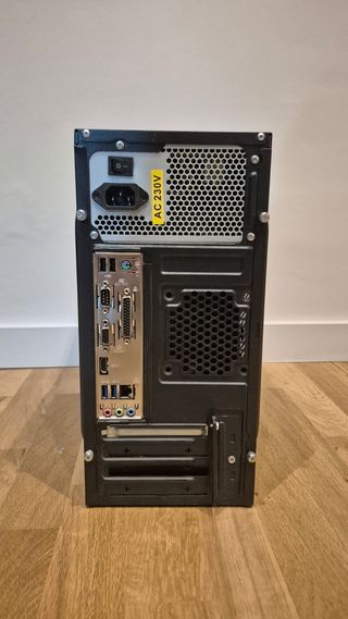 Ordenador de oficina incluido con Windows 11