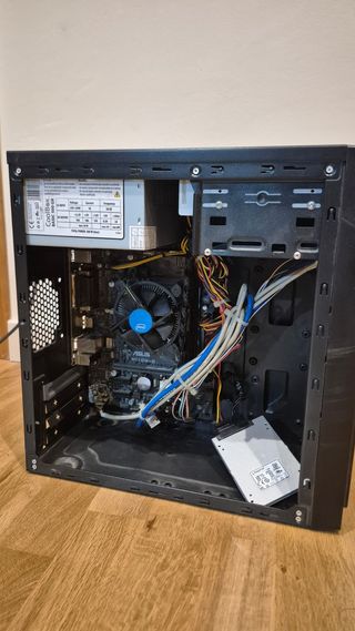 Ordenador de oficina incluido con Windows 11