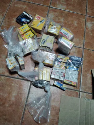 Lote de bujías NGK y Bosch