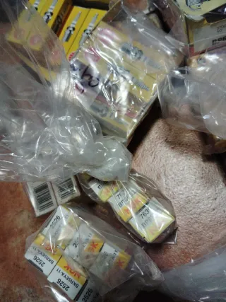 Lote de bujías NGK y Bosch