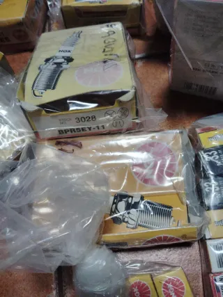 Lote de bujías NGK y Bosch