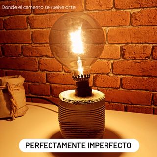 Lámpara de cemento artesanal