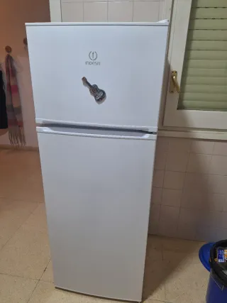 Nevera Indesit