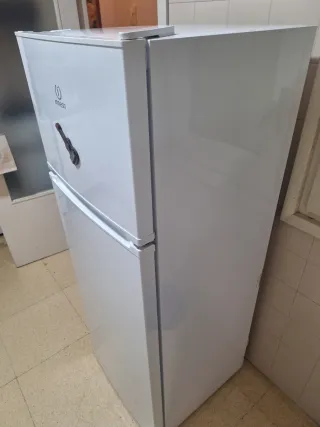 Nevera Indesit