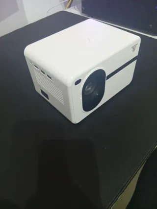 Mini Proyector Wielio 1080p sin usar