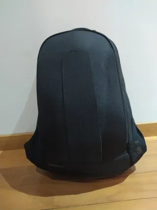 Mochila semirrígida negra