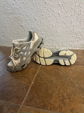 Asics Gel Nuy Talla 42.5 Gris Blanco