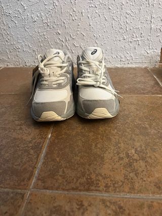 Asics Gel Nuy Talla 42.5 Gris Blanco