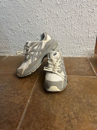 Asics Gel Nuy Talla 42.5 Gris Blanco