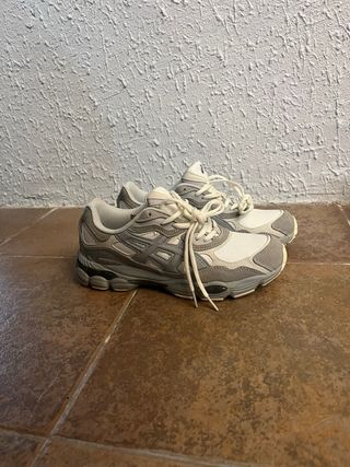 Asics Gel Nuy Talla 42.5 Gris Blanco