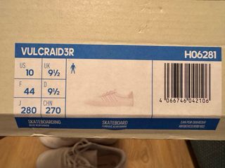 Adidas Zapatillas Blancas con Detalles Rojos