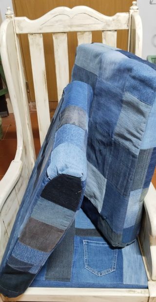 Sillón colonial tapizado tela y madera