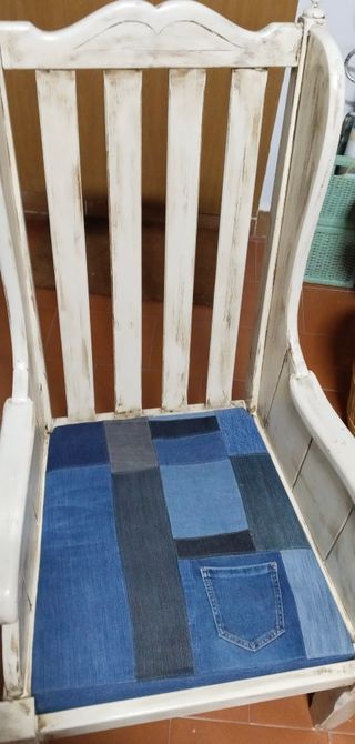 Sillón colonial tapizado tela y madera