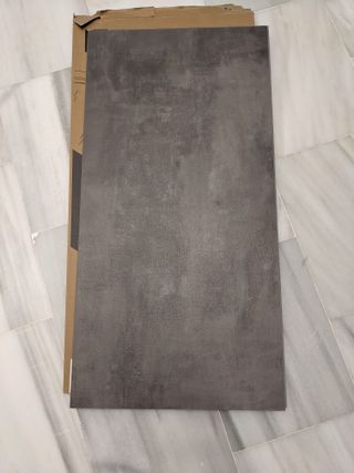 Suelo vinílico Artens SPC Intenso Gris Oscuro