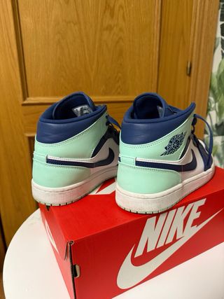 Nike Air Jordan 1 Mid Azul y Verde