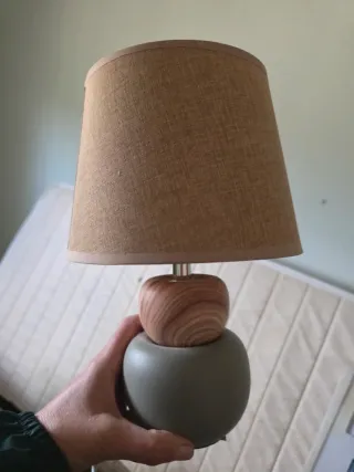 Lámpara de mesa madera y tela