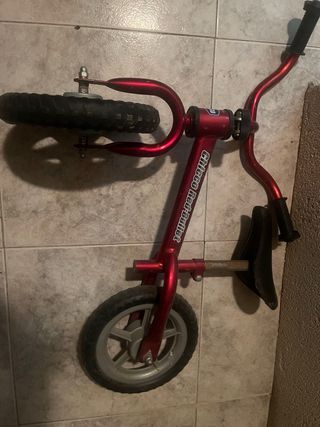 Bicicleta infantil roja