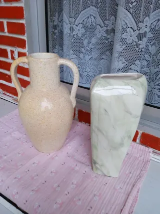 Pareja jarrones decorativos con y sin asas