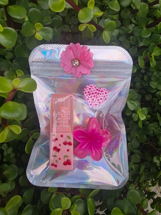 Bolsita de maquillaje con accesorios
