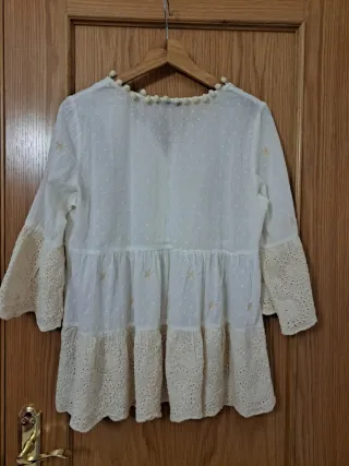 Blusa italiana beige y blanca