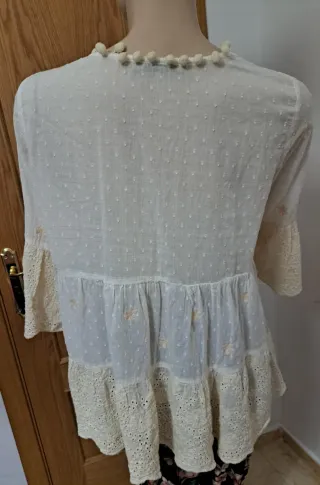 Blusa italiana beige y blanca